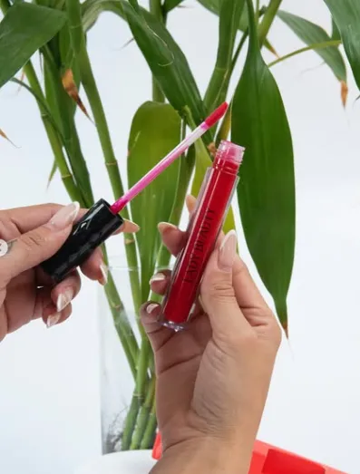 Lip gloss Red Glow- Lady Beauty - Imagem 3